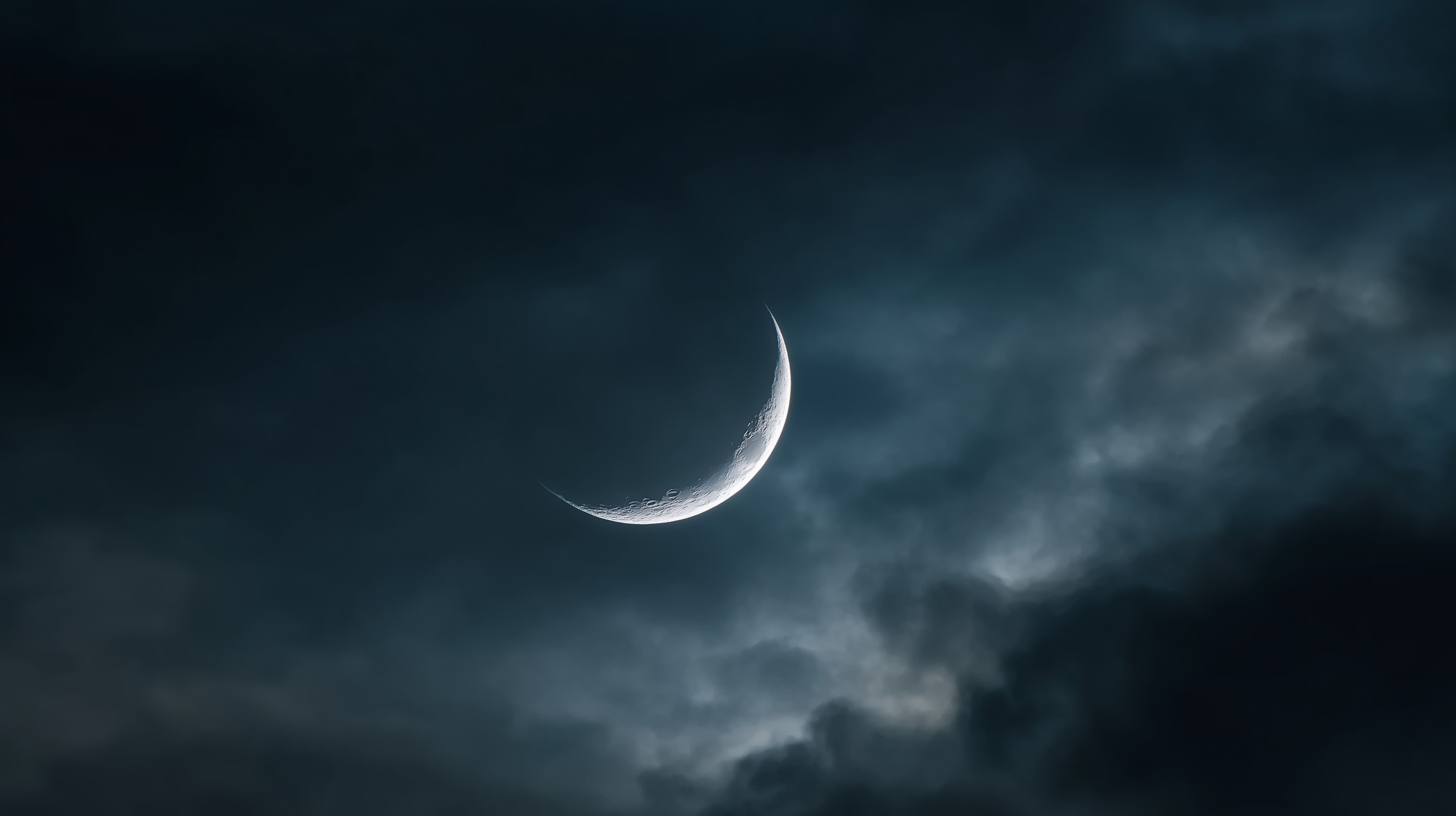 Moon Crescent Over Moody Night Sky — Dark Cloud Wallpaper - High Resolution crescent-moon Wallpaper for Mobile and Desktop